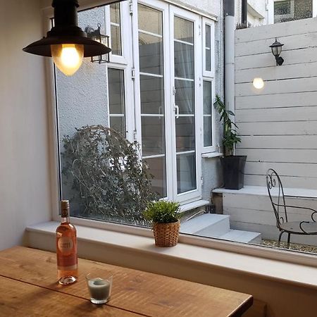 The Hideaway Villa Уитби Екстериор снимка