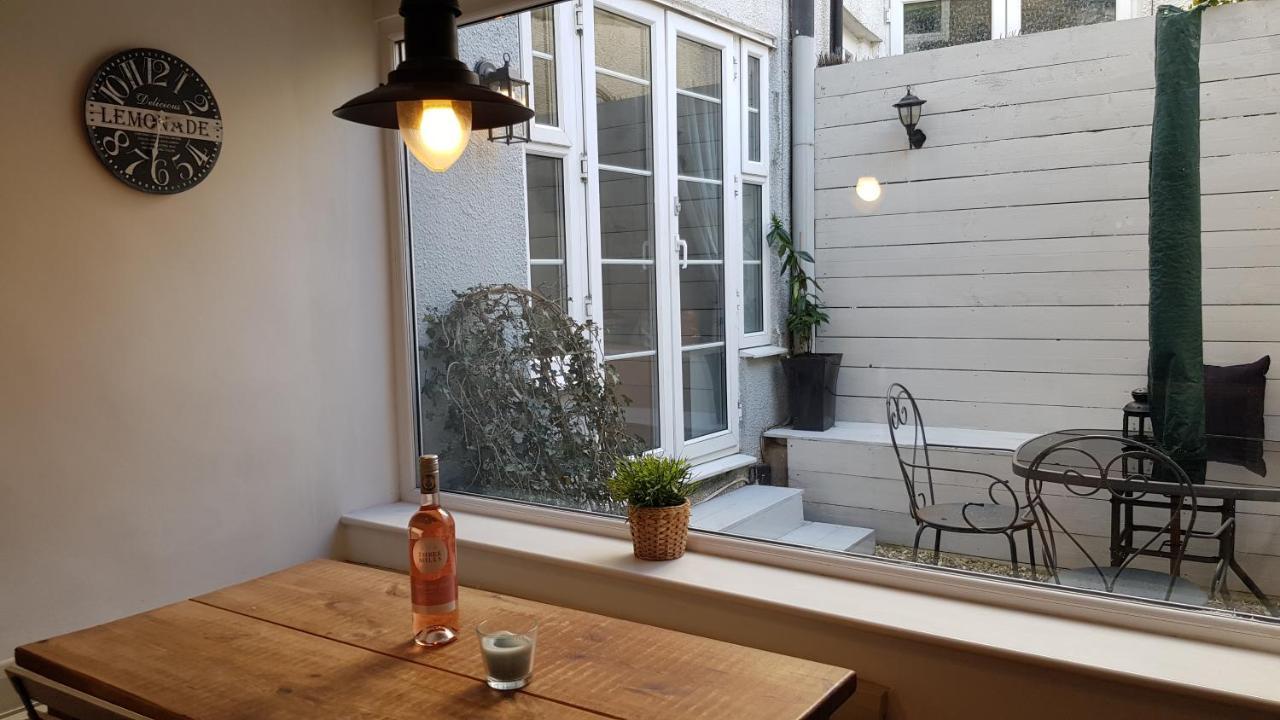 The Hideaway Villa Уитби Екстериор снимка