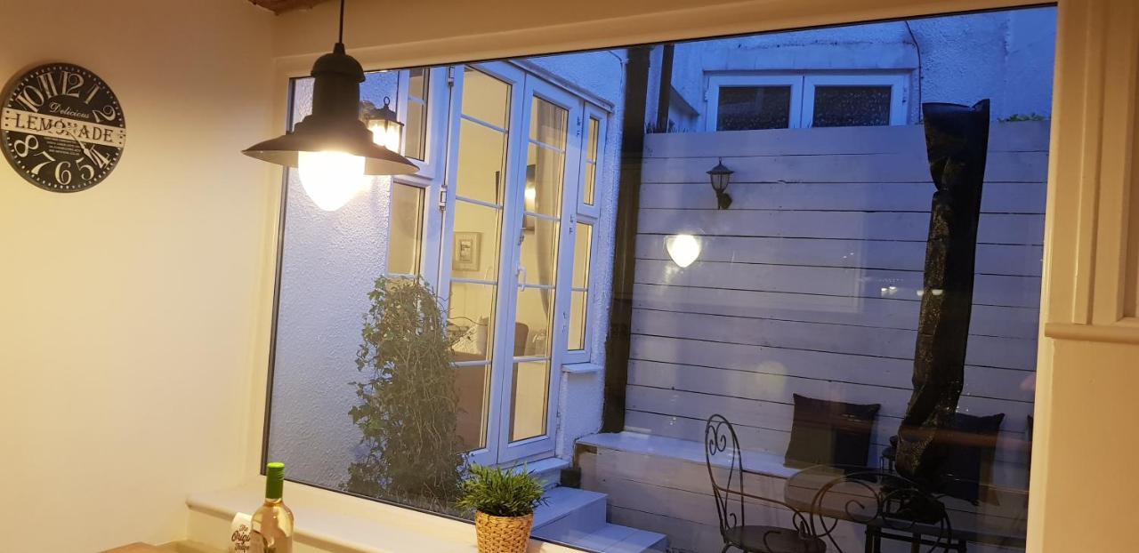 The Hideaway Villa Уитби Екстериор снимка