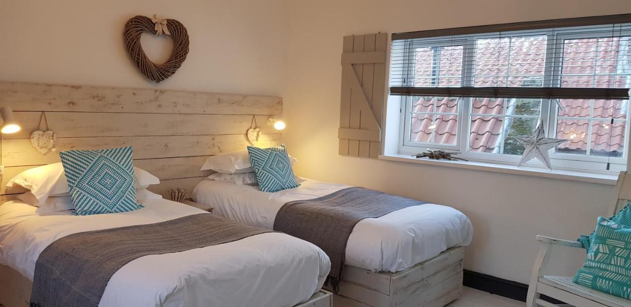 The Hideaway Villa Уитби Екстериор снимка