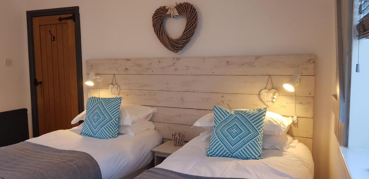 The Hideaway Villa Уитби Екстериор снимка
