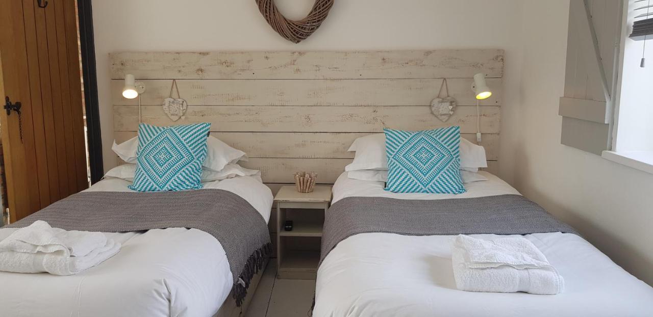 The Hideaway Villa Уитби Екстериор снимка