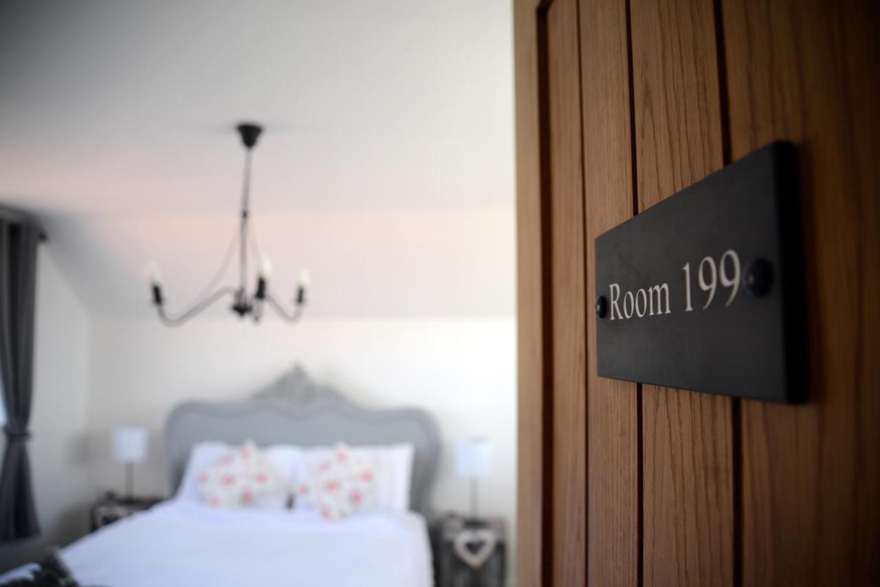 The Hideaway Villa Уитби Екстериор снимка
